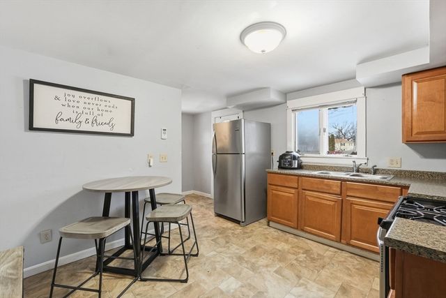 34 Savoy Ave, Springfield, MA 01104