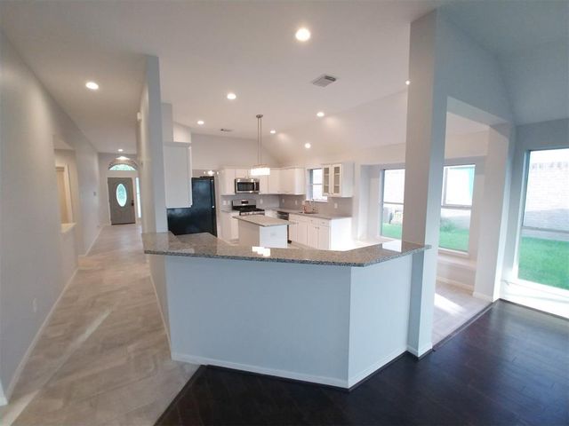 8911 Starlamp Lane, Houston, TX 77095