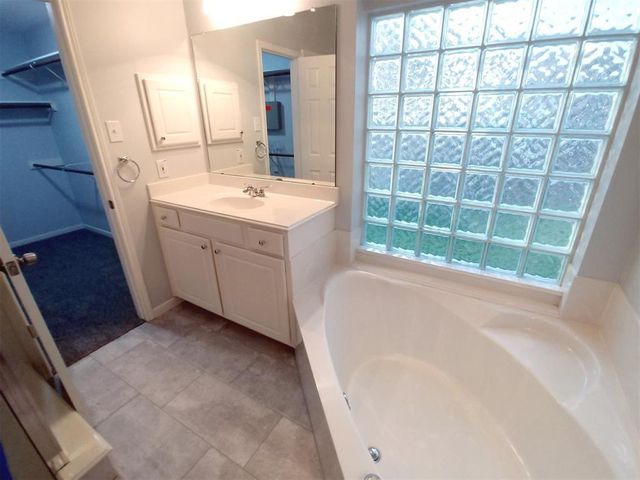 8911 Starlamp Lane, Houston, TX 77095