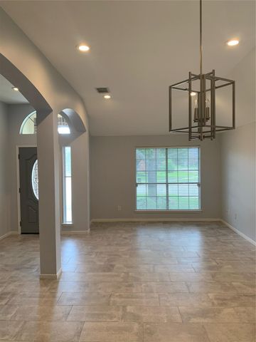 8911 Starlamp Lane, Houston, TX 77095