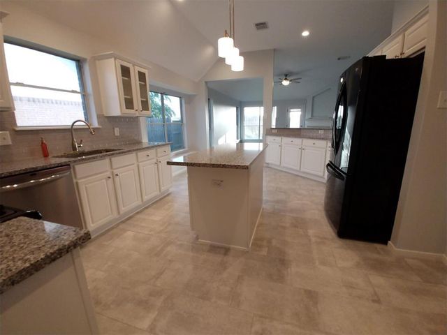 8911 Starlamp Lane, Houston, TX 77095