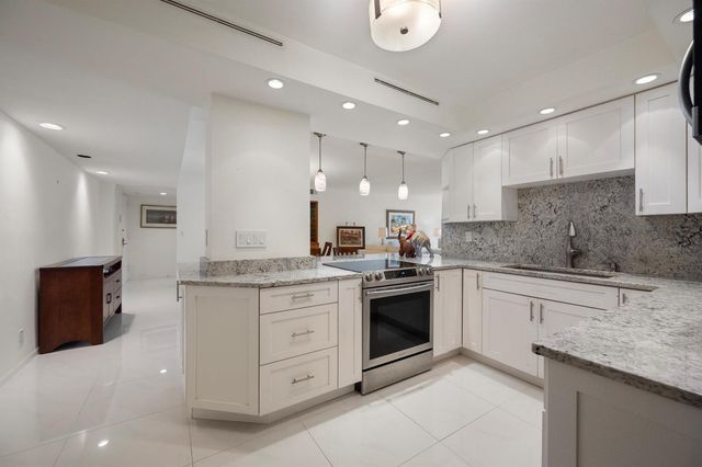 3250 S Ocean Boulevard 401s, Palm Beach, FL 33480