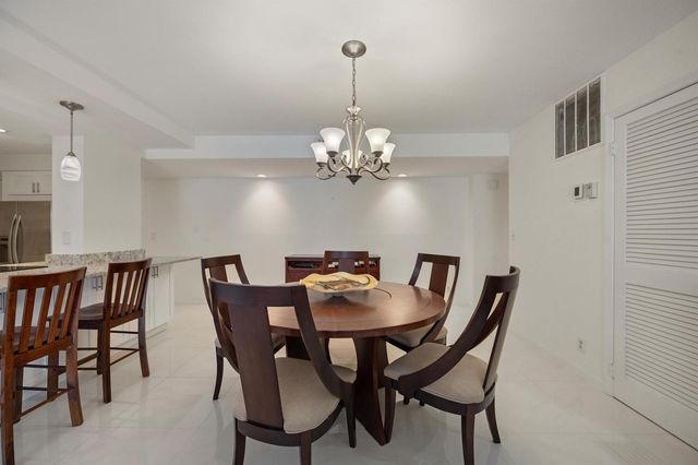 3250 S Ocean Boulevard 401s, Palm Beach, FL 33480