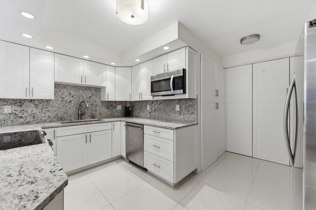 3250 S Ocean Boulevard 401s, Palm Beach, FL 33480