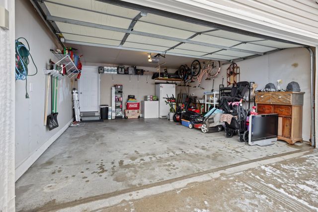 2390 58 Avenue S, Fargo, ND 58104