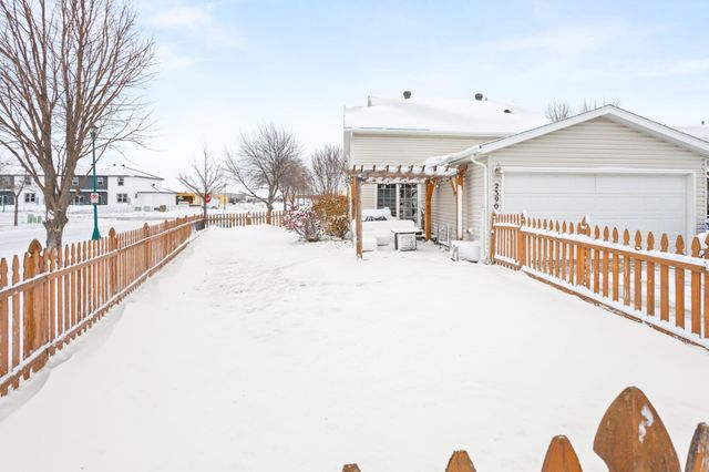 2390 58 Avenue S, Fargo, ND 58104