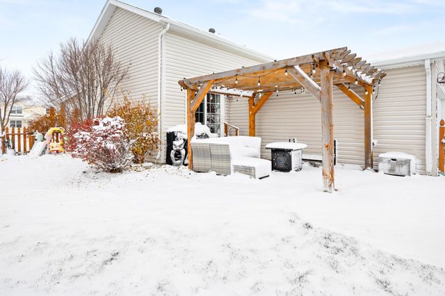 2390 58 Avenue S, Fargo, ND 58104