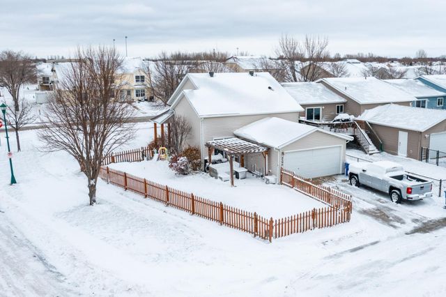 2390 58 Avenue S, Fargo, ND 58104