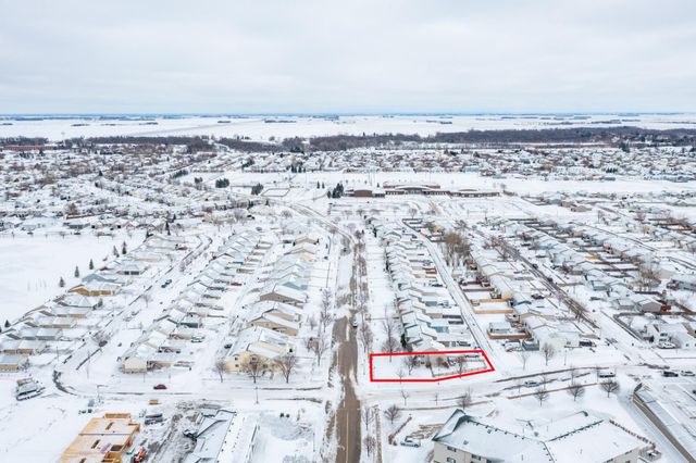 2390 58 Avenue S, Fargo, ND 58104