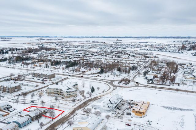 2390 58 Avenue S, Fargo, ND 58104