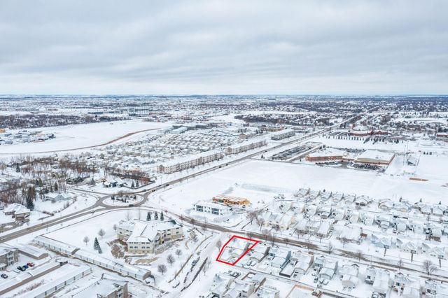 2390 58 Avenue S, Fargo, ND 58104