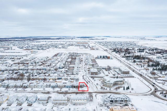 2390 58 Avenue S, Fargo, ND 58104