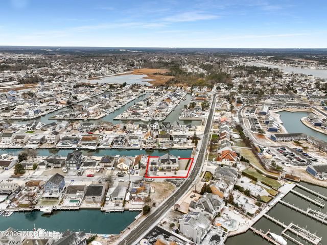 50 Neptune Road, Toms River, NJ 08753