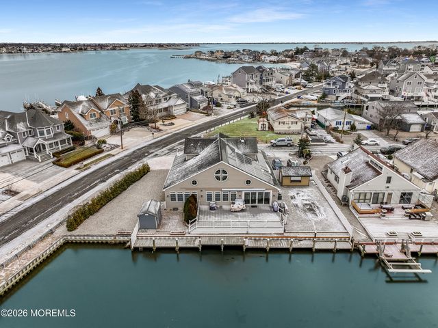 50 Neptune Road, Toms River, NJ 08753