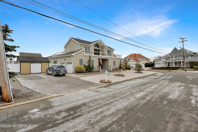 50 Neptune Road, Toms River, NJ 08753