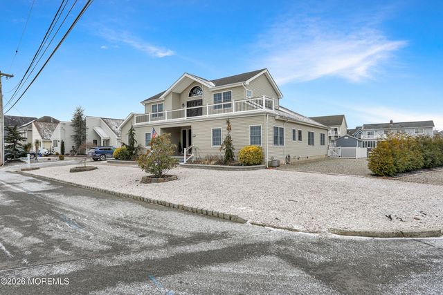 50 Neptune Road, Toms River, NJ 08753