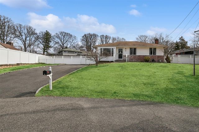 10 Bass Court, Huntington, NY 11743