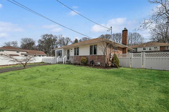 10 Bass Court, Huntington, NY 11743