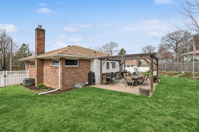 10 Bass Court, Huntington, NY 11743