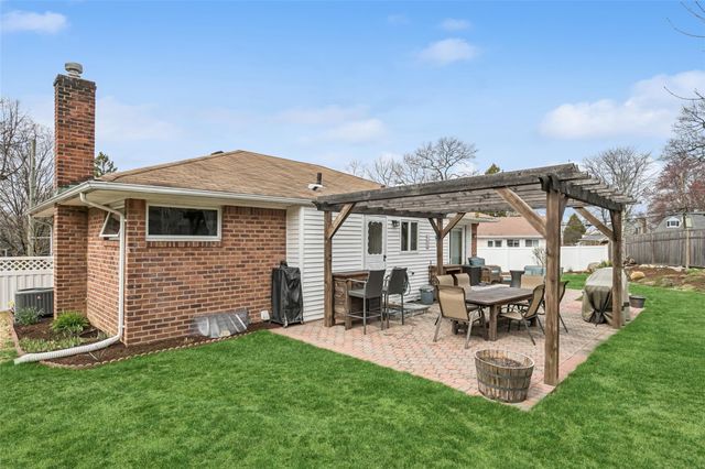 10 Bass Court, Huntington, NY 11743
