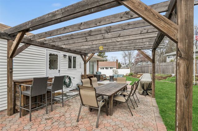 10 Bass Court, Huntington, NY 11743