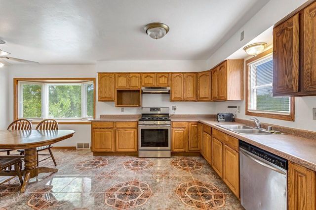 9335 W County Line ROAD #9325, Milwaukee, WI 53224