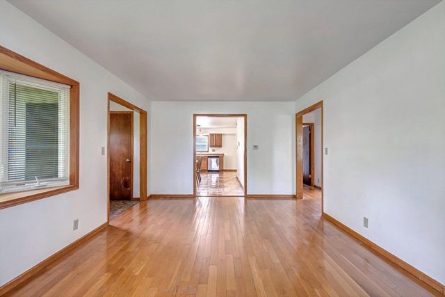 9335 W County Line ROAD #9325, Milwaukee, WI 53224