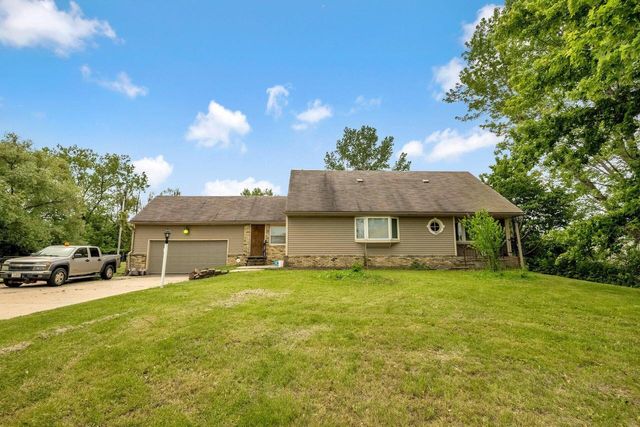 9335 W County Line ROAD #9325, Milwaukee, WI 53224