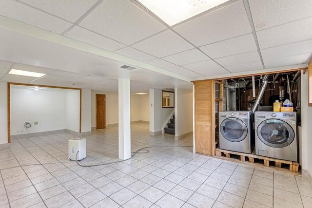 9335 W County Line ROAD #9325, Milwaukee, WI 53224