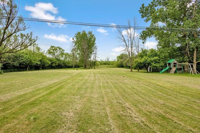 9335 W County Line ROAD #9325, Milwaukee, WI 53224