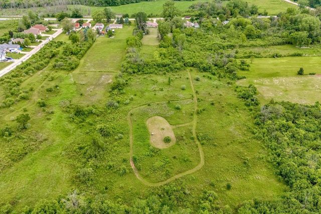 9335 W County Line ROAD #9325, Milwaukee, WI 53224