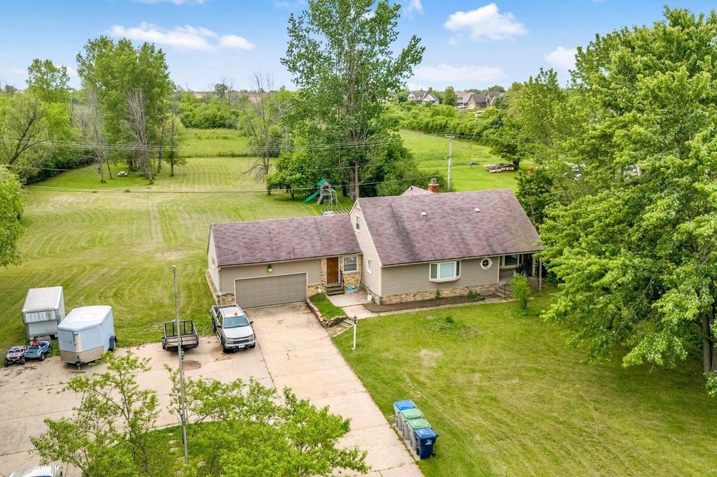 9335 W County Line ROAD #9325, Milwaukee, WI 53224