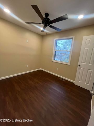 2407 Kings Cross Ct, Louisville, KY 40272