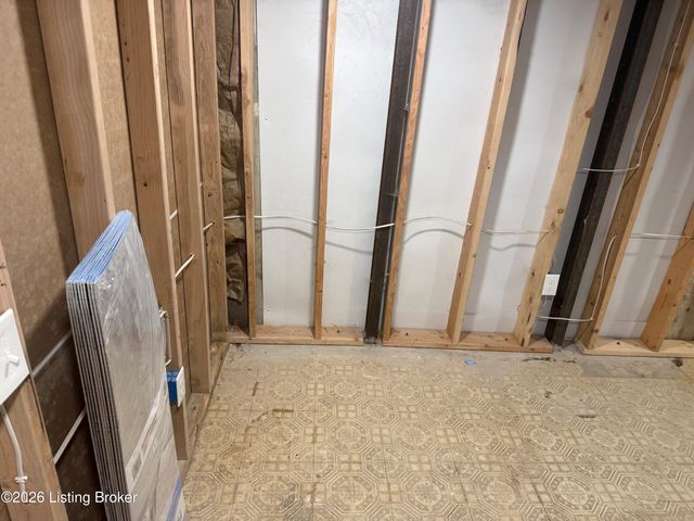 2407 Kings Cross Ct, Louisville, KY 40272