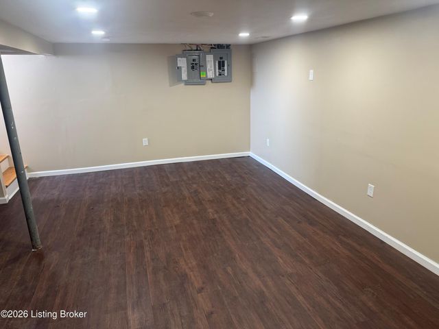 2407 Kings Cross Ct, Louisville, KY 40272
