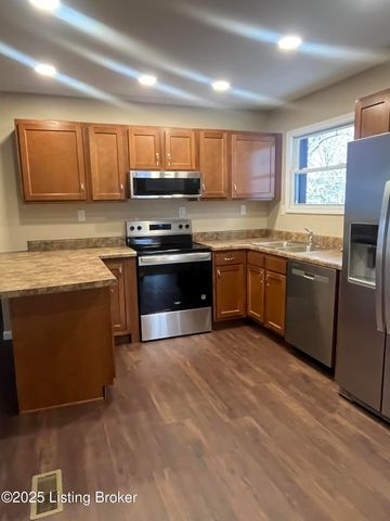 2407 Kings Cross Ct, Louisville, KY 40272