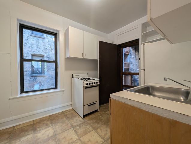 2706 N Spaulding Avenue 1FF, Chicago, IL 60647