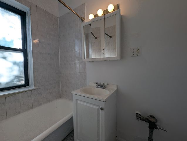 2706 N Spaulding Avenue 1FF, Chicago, IL 60647