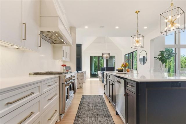 7330 Cedar Niles Road, Shawnee, KS 66227