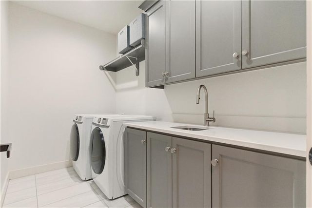 7330 Cedar Niles Road, Shawnee, KS 66227