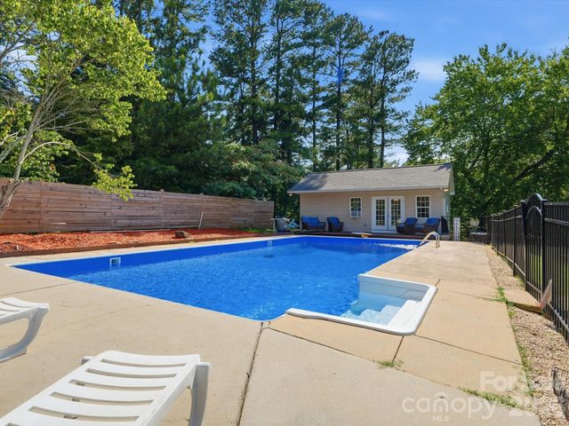 117 Club View Drive, Cherryville, NC 28021