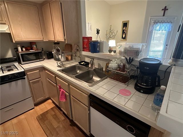 1830 North Pecos Road 230, Las Vegas, NV 89115