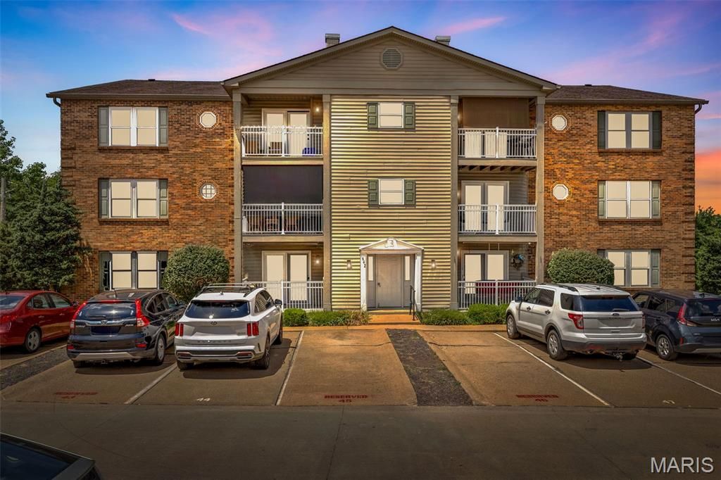 642 S Old Hwy 141 F, Fenton, MO 63026