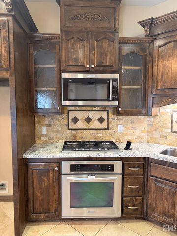 6328 Sugarloaf Lane, Bakersfield, CA 93307