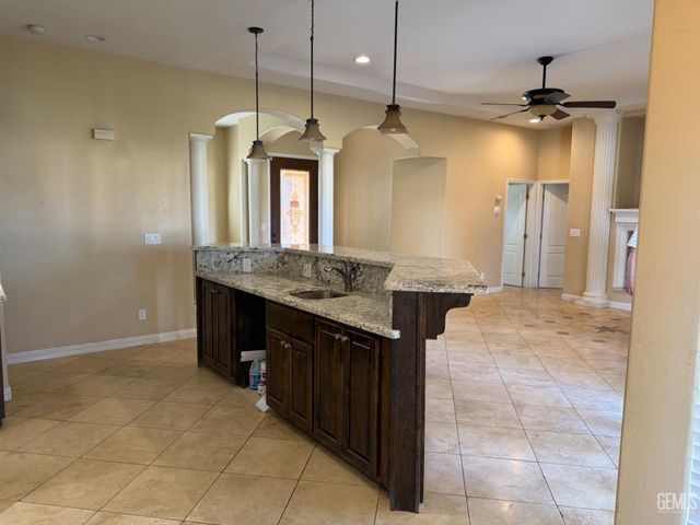 6328 Sugarloaf Lane, Bakersfield, CA 93307