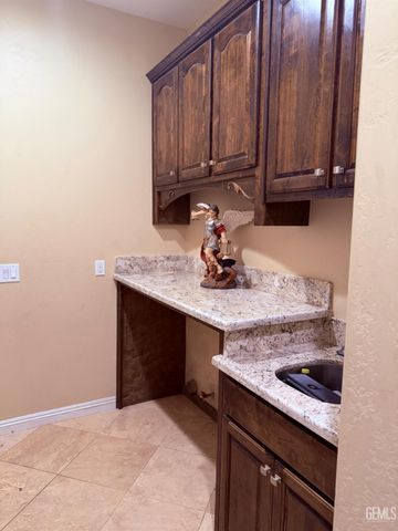 6328 Sugarloaf Lane, Bakersfield, CA 93307