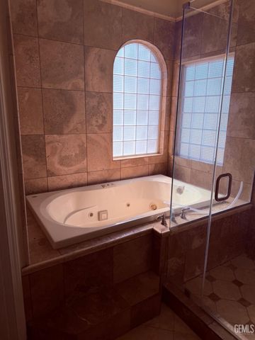 6328 Sugarloaf Lane, Bakersfield, CA 93307