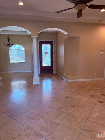 6328 Sugarloaf Lane, Bakersfield, CA 93307