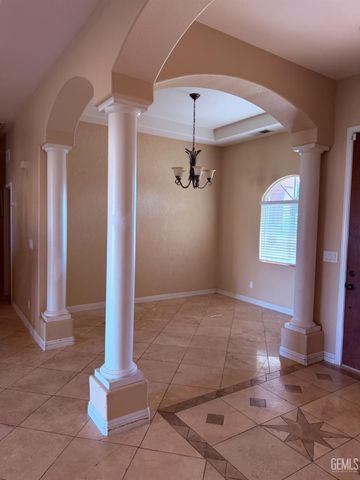 6328 Sugarloaf Lane, Bakersfield, CA 93307