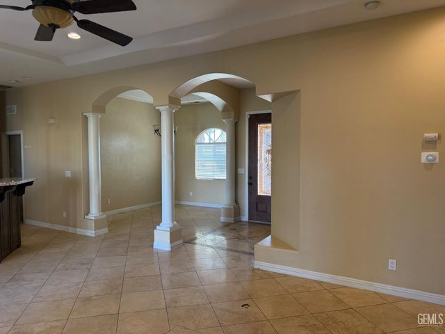 6328 Sugarloaf Lane, Bakersfield, CA 93307